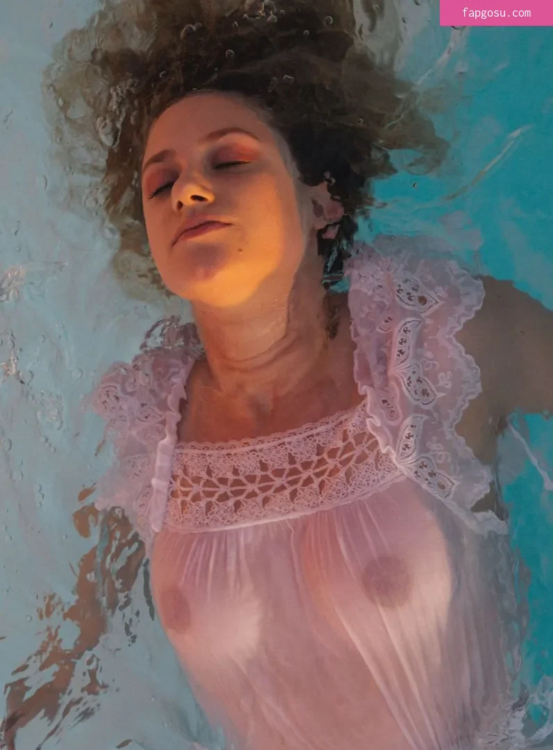 Lili Reinhart