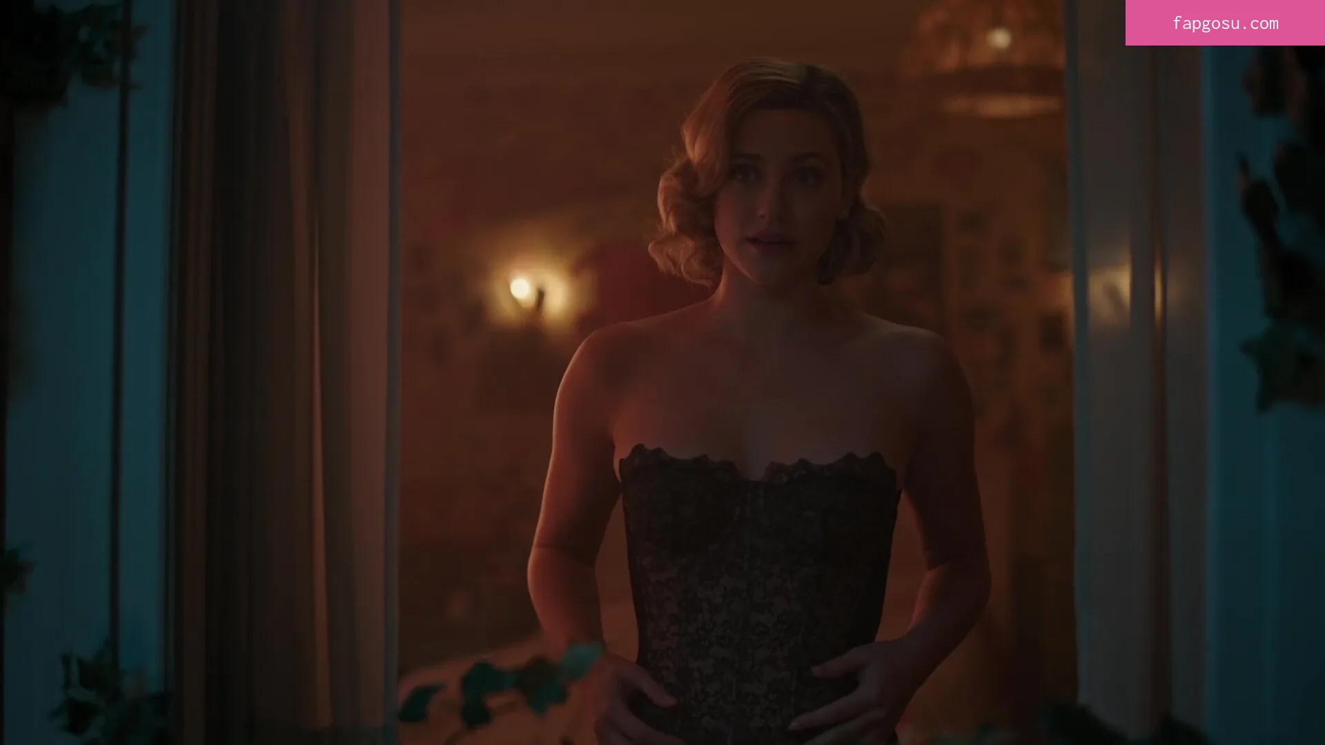 Lili Reinhart