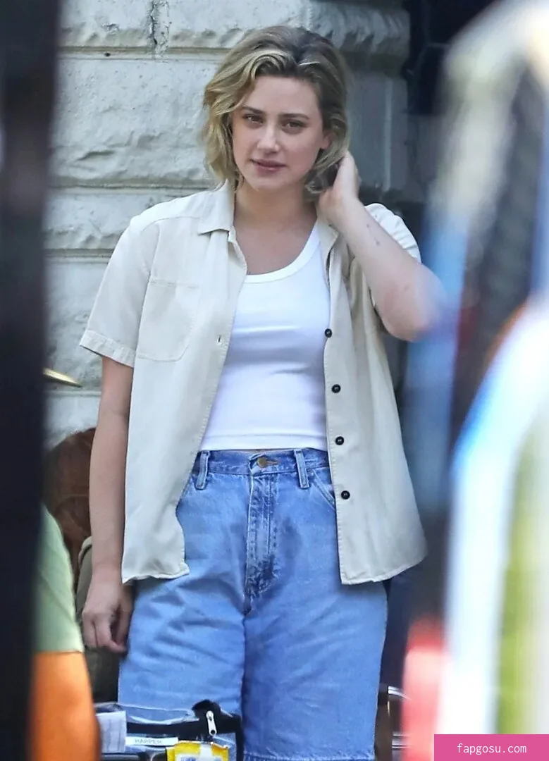 Lili Reinhart