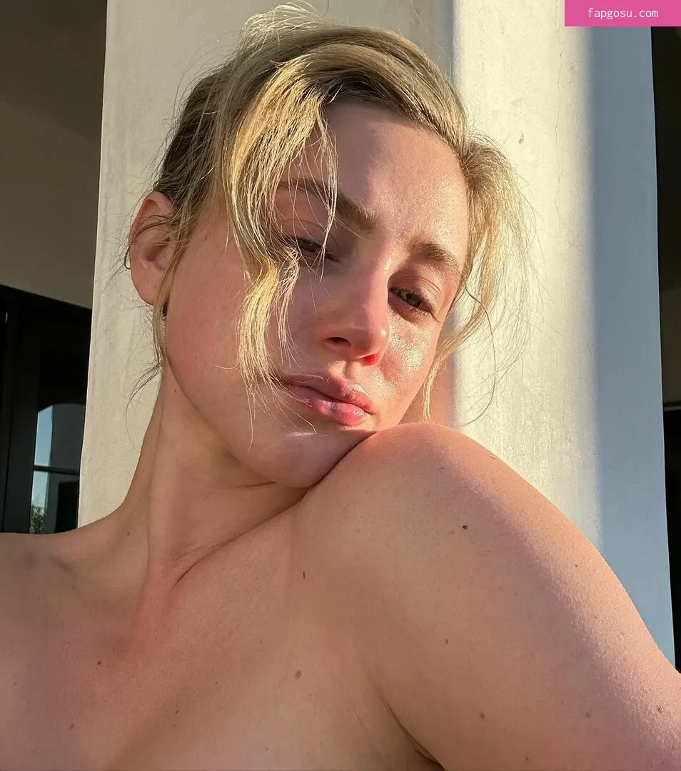 Lili Reinhart