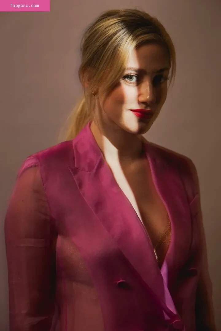 Lili Reinhart