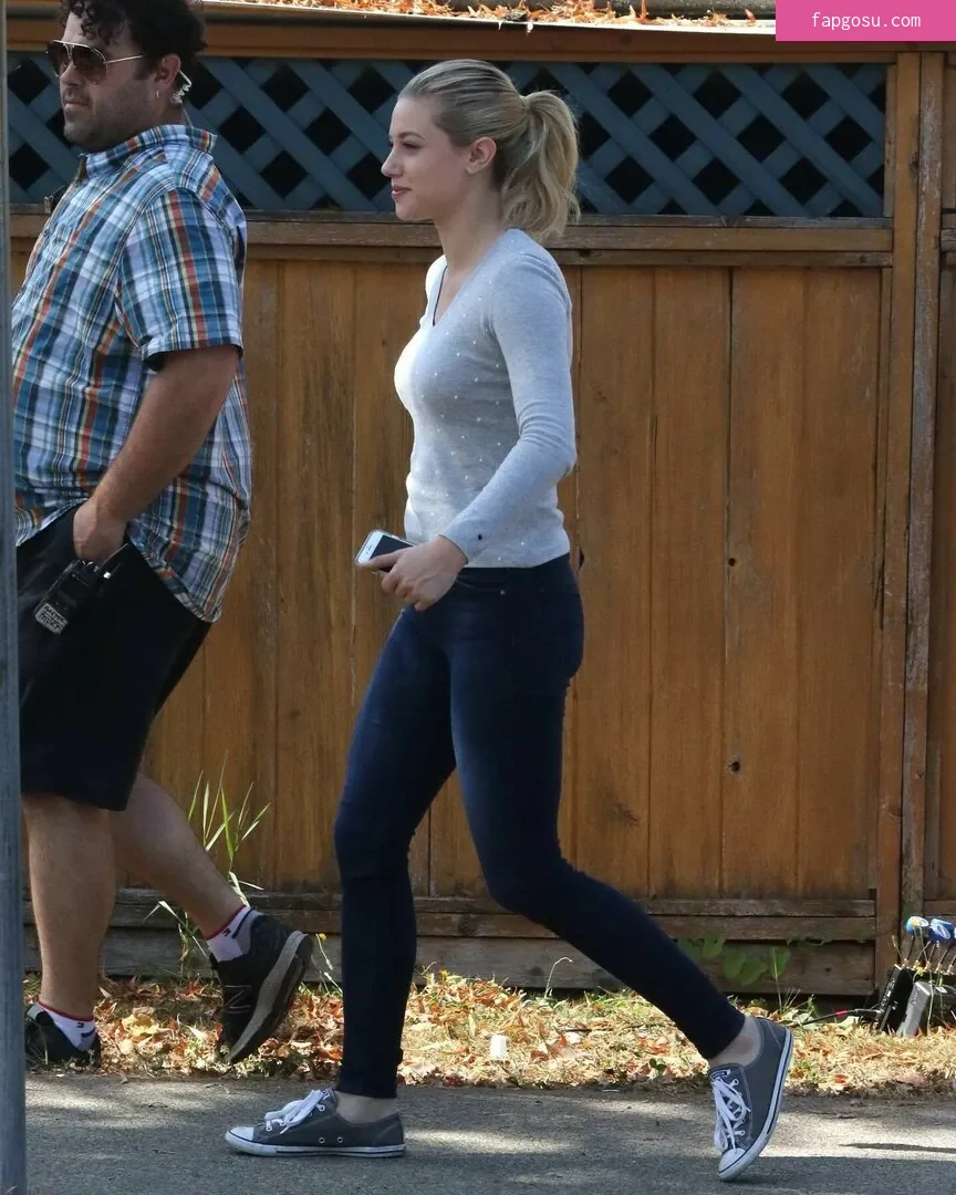 Lili Reinhart