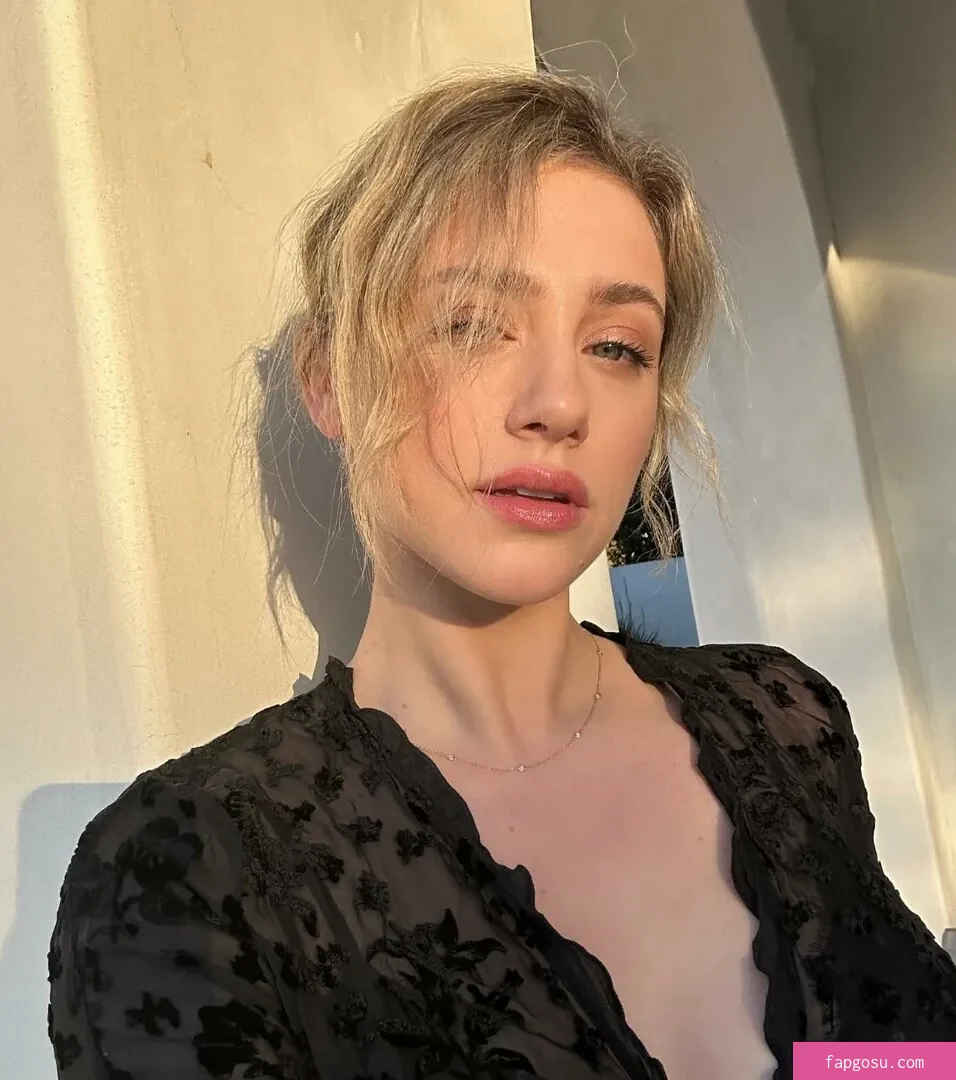 Lili Reinhart