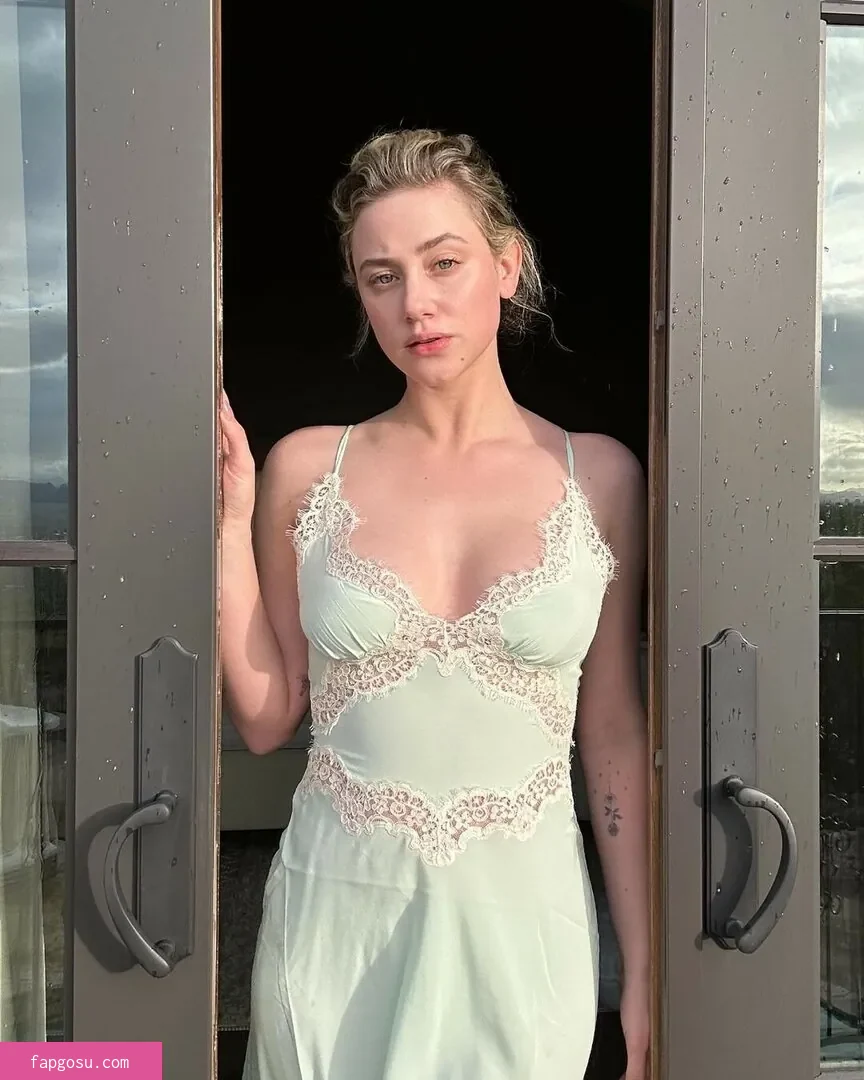 Lili Reinhart