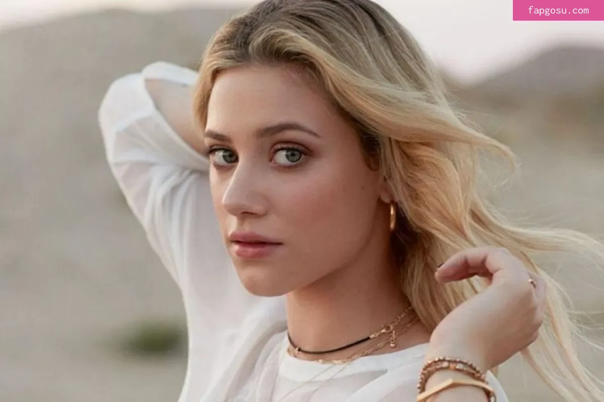 Lili Reinhart