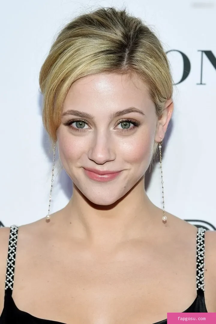 Lili Reinhart