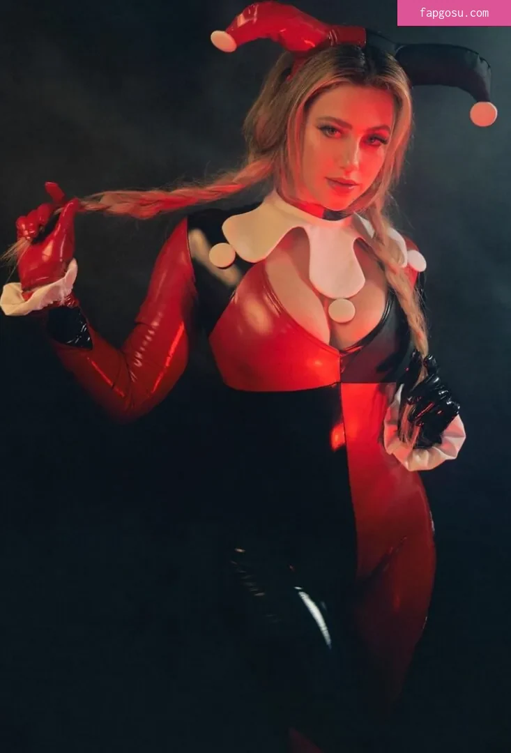 Lili Reinhart