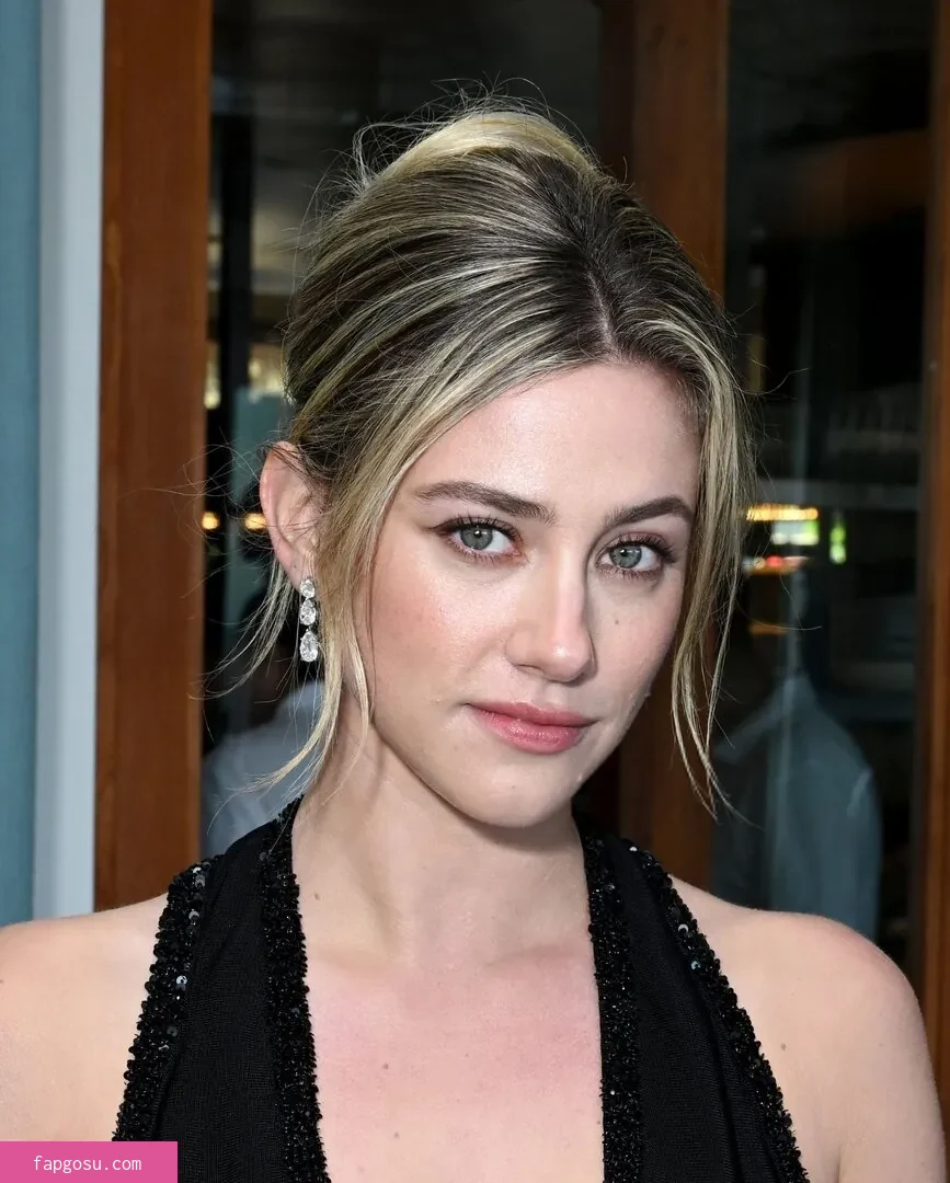Lili Reinhart