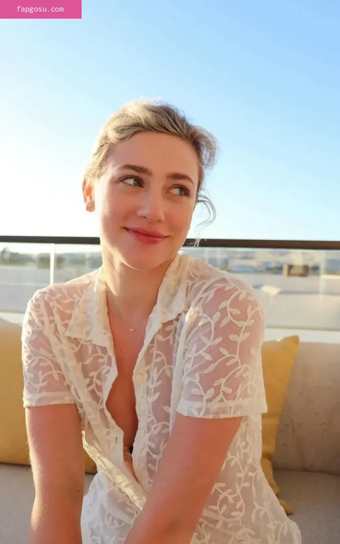 Lili Reinhart
