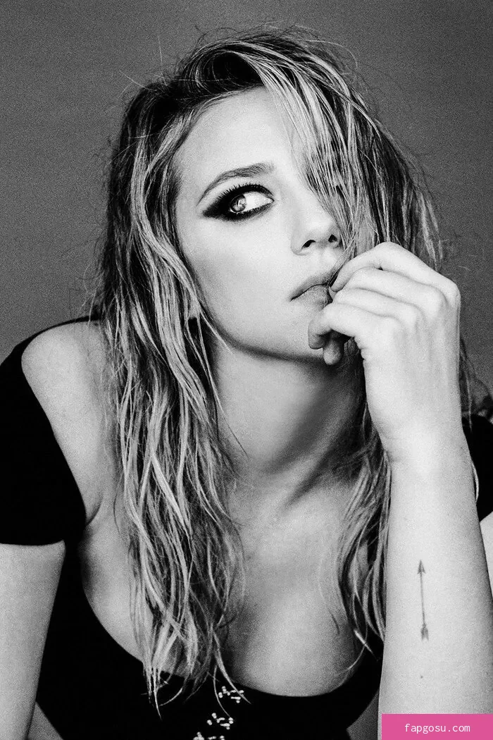 Lili Reinhart