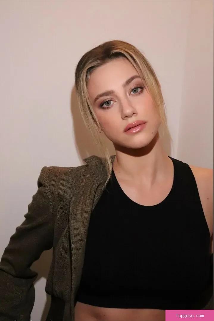 Lili Reinhart