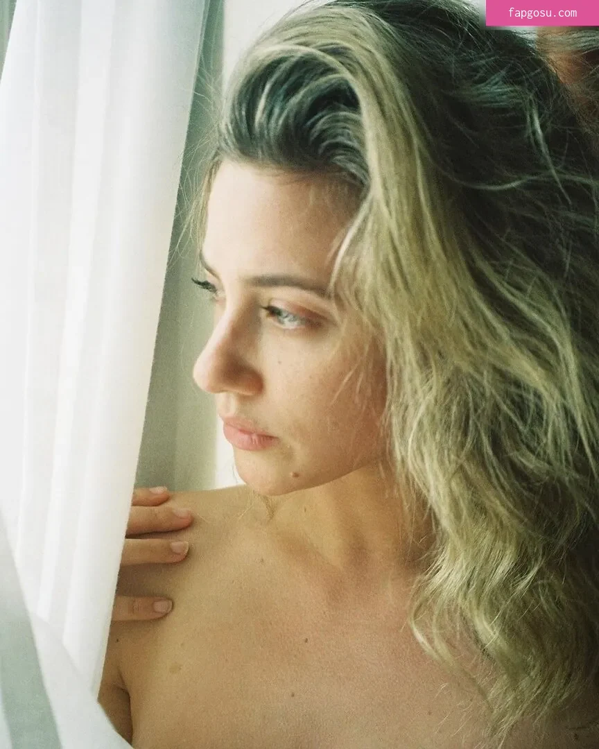 Lili Reinhart