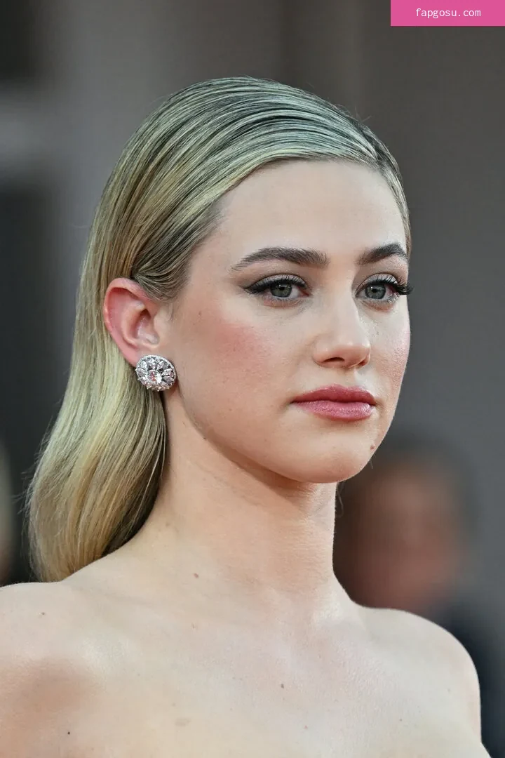 Lili Reinhart