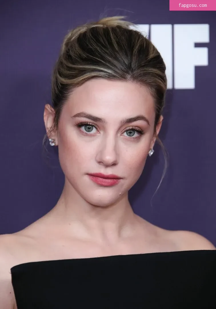 Lili Reinhart