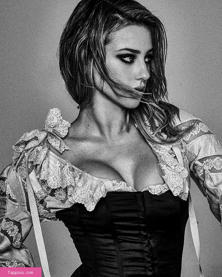 Lili Reinhart