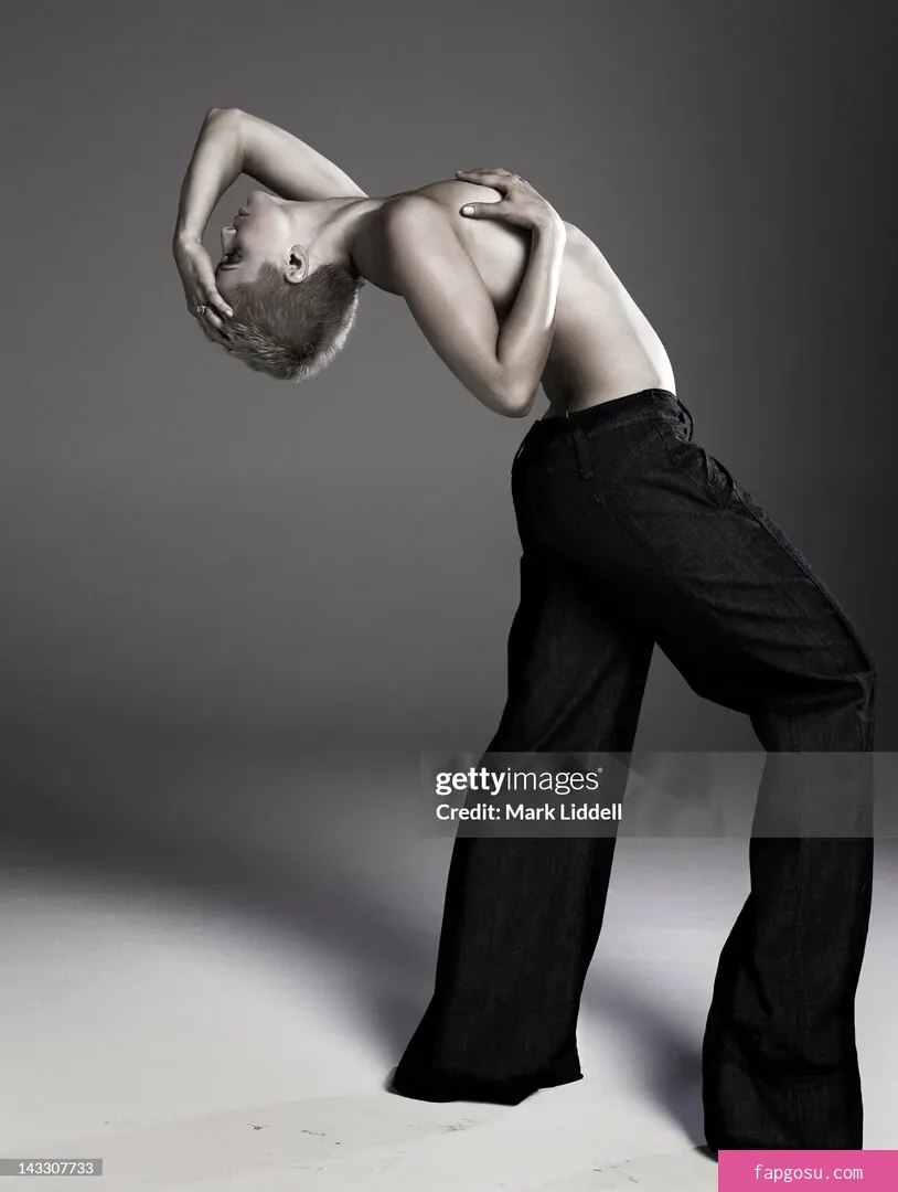 Mena Suvari