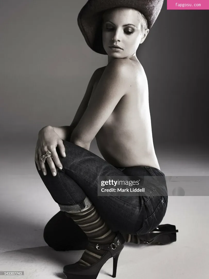 Mena Suvari