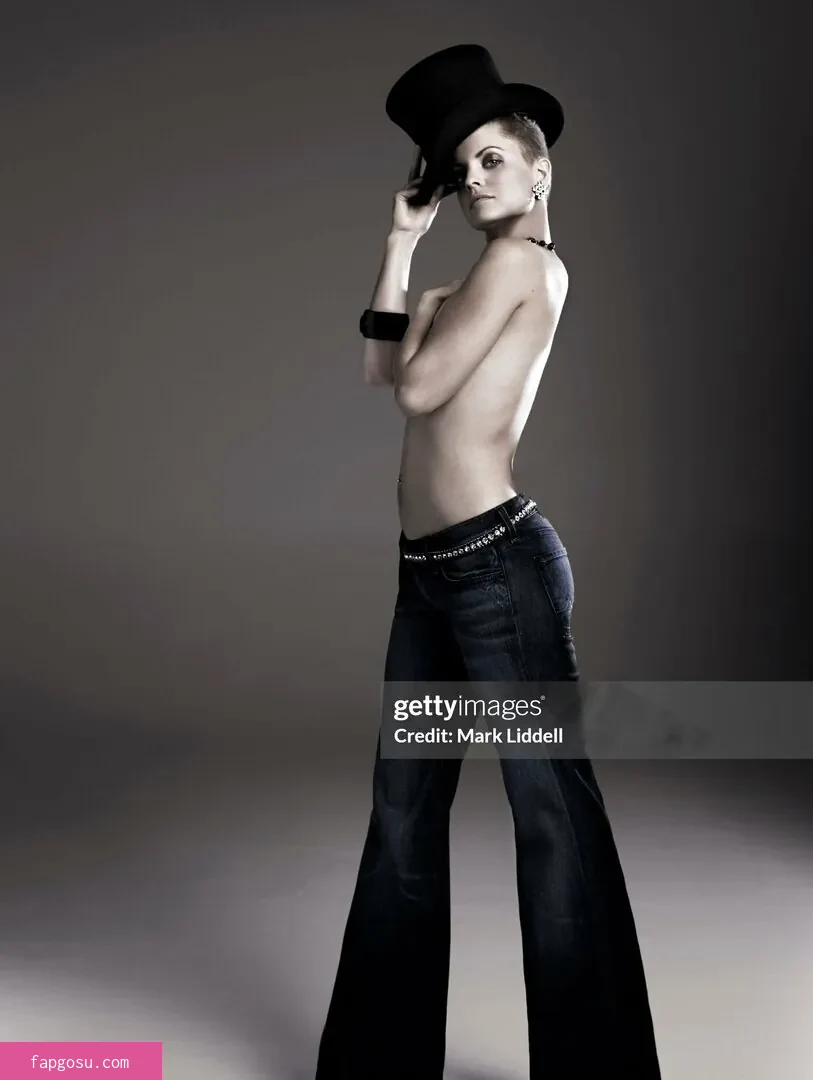 Mena Suvari
