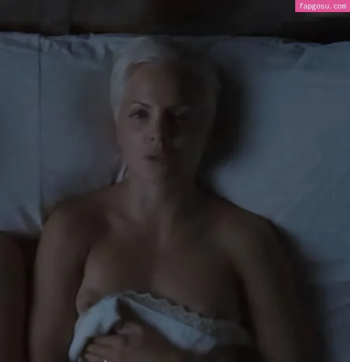 Mena Suvari