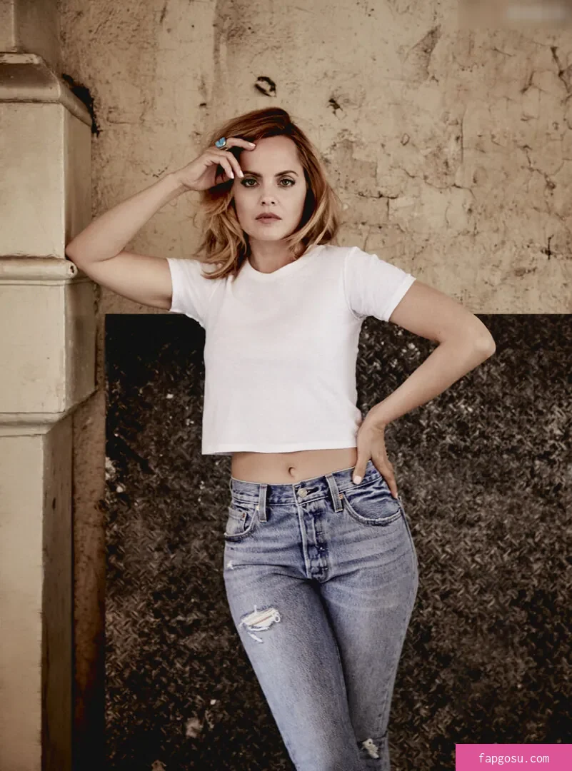 Mena Suvari