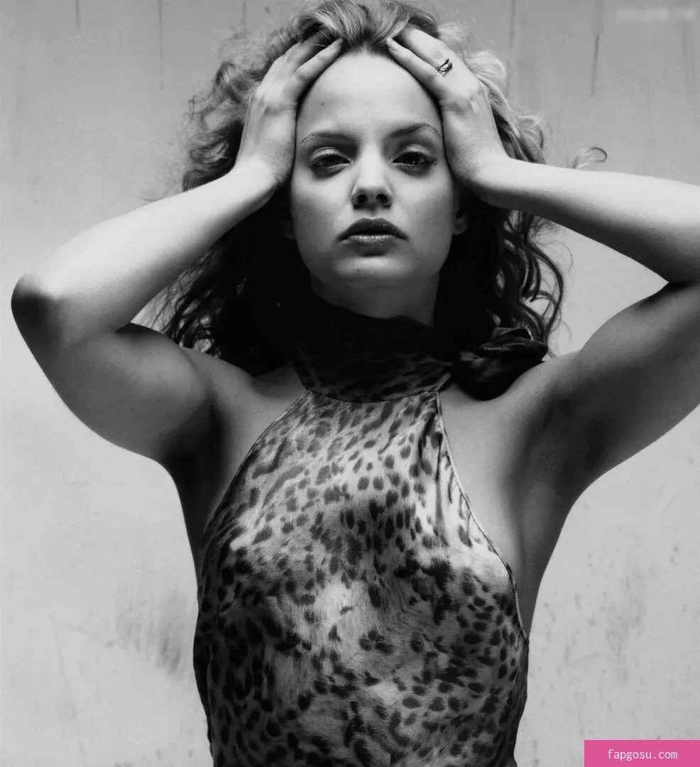 Mena Suvari