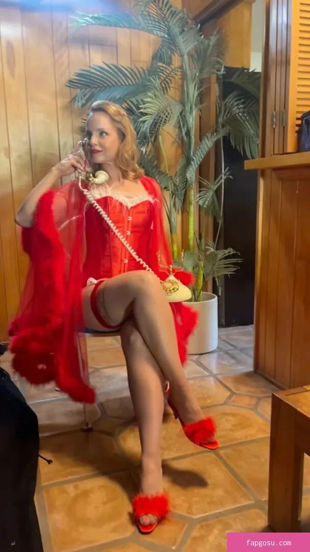 Mena Suvari