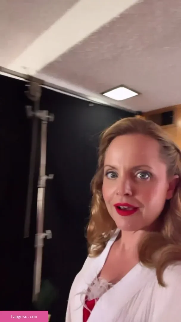 Mena Suvari