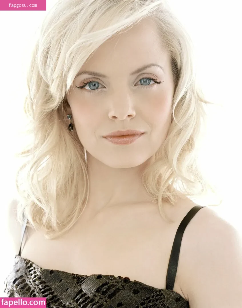 Mena Suvari
