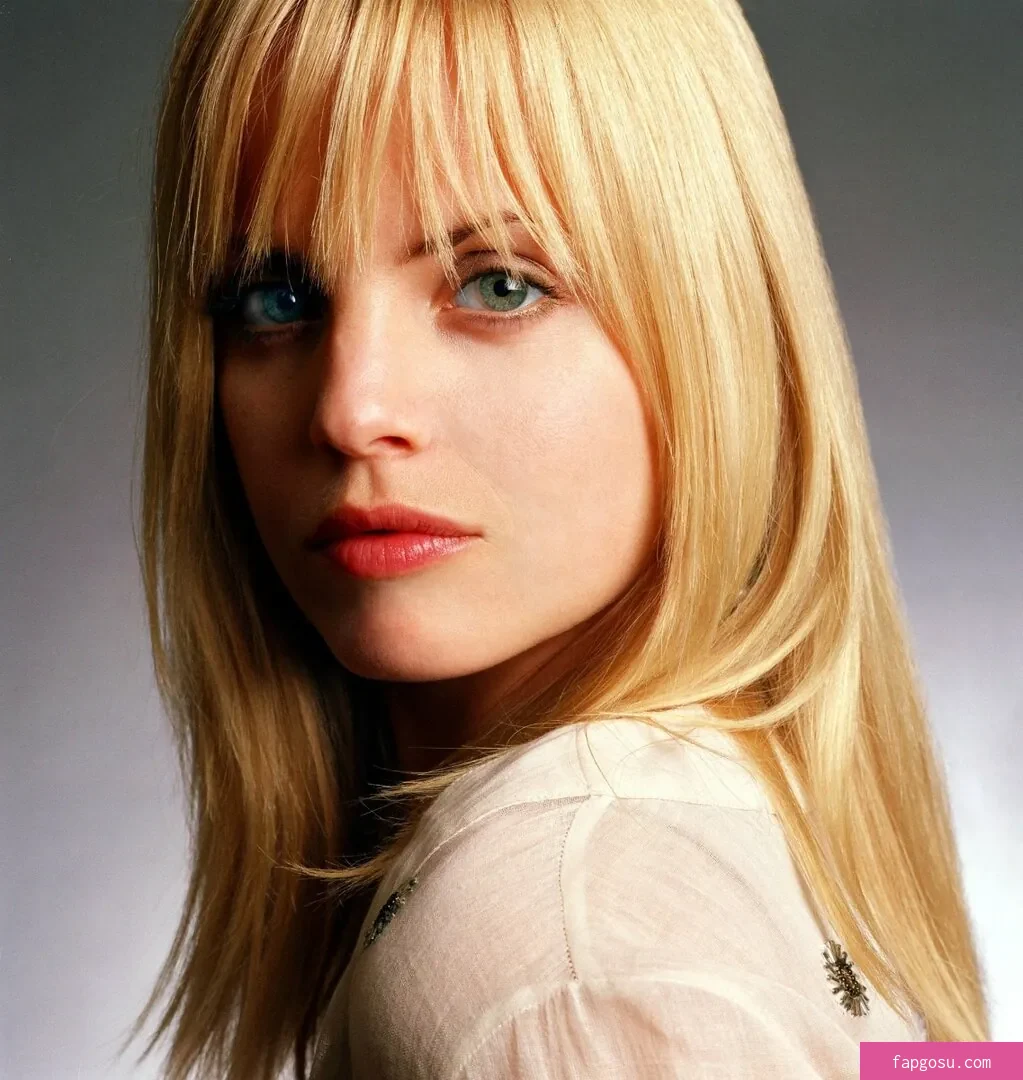 Mena Suvari