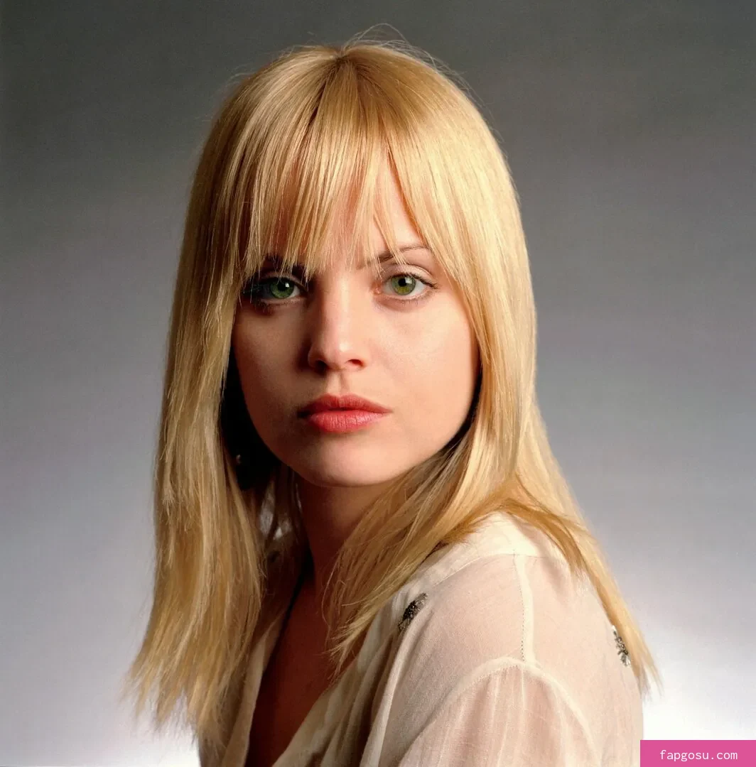 Mena Suvari