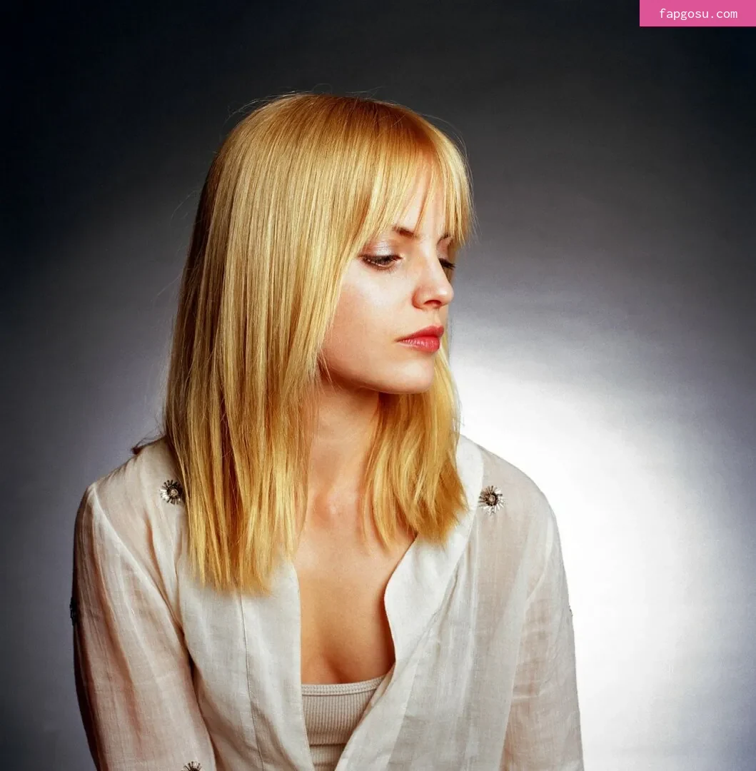 Mena Suvari