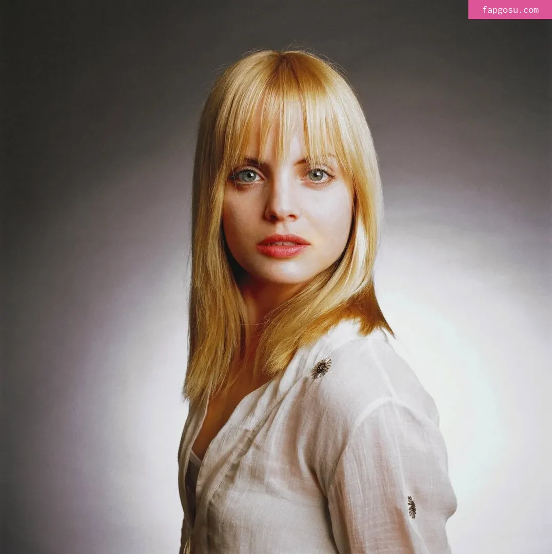 Mena Suvari