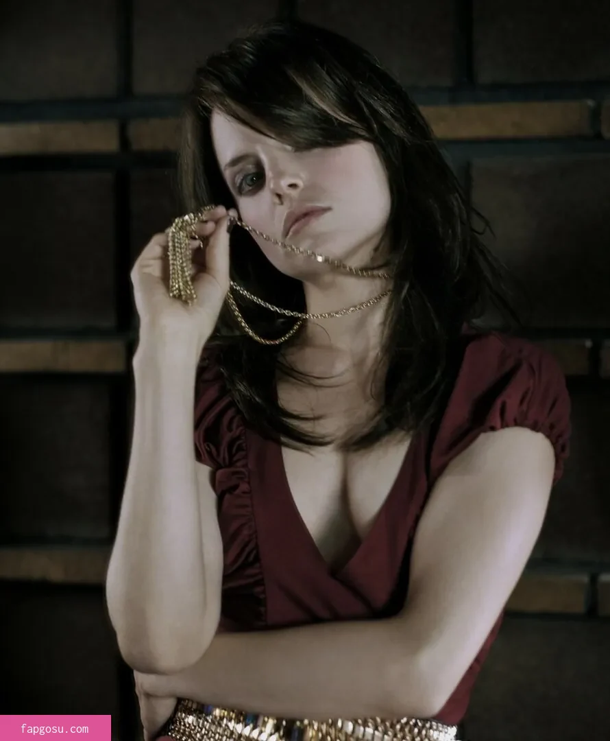 Mena Suvari