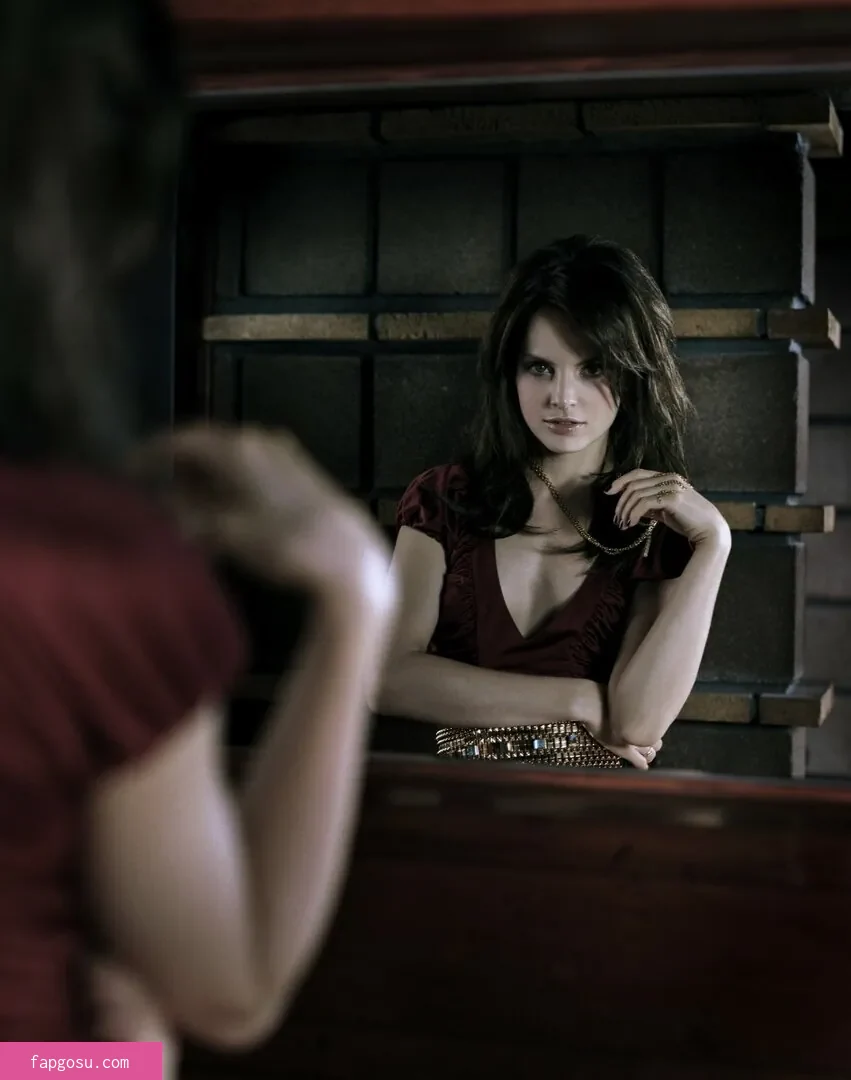Mena Suvari