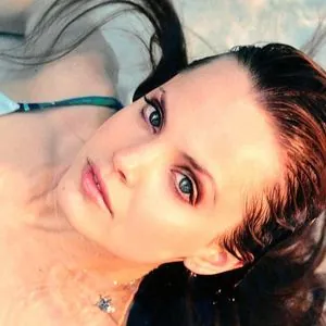 Mena Suvari