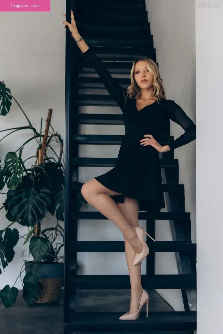 Natalie (Avo)