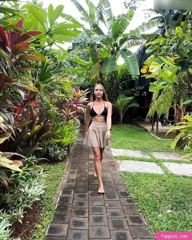 Natalie (Avo)