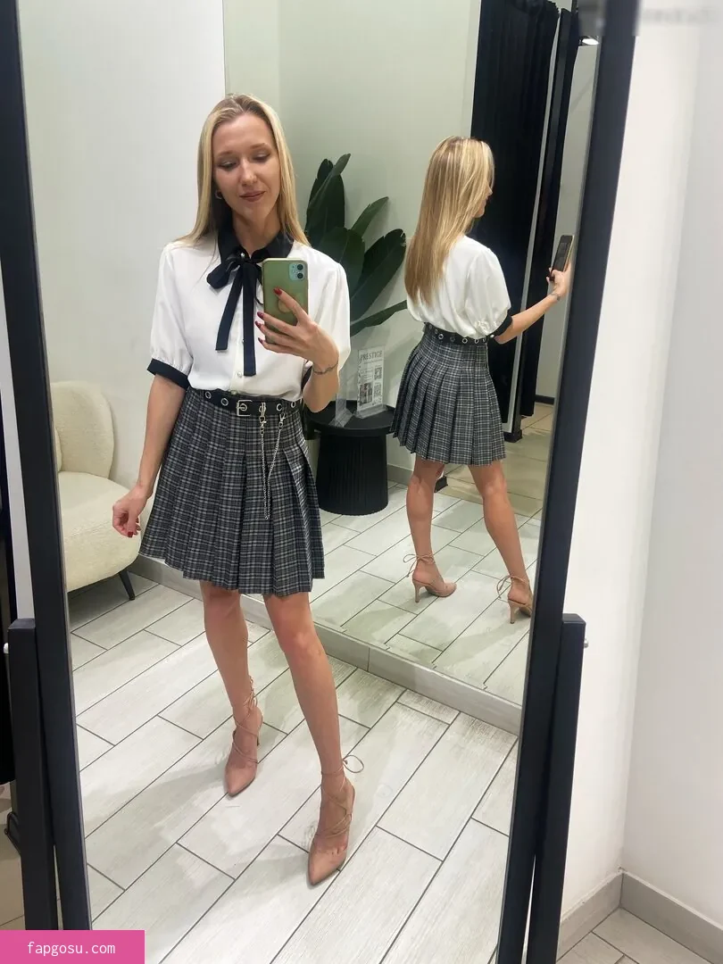 Natalie (Avo)