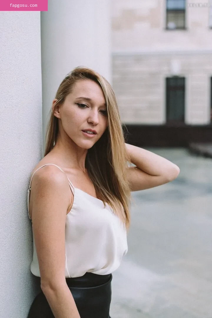 Natalie (Avo)