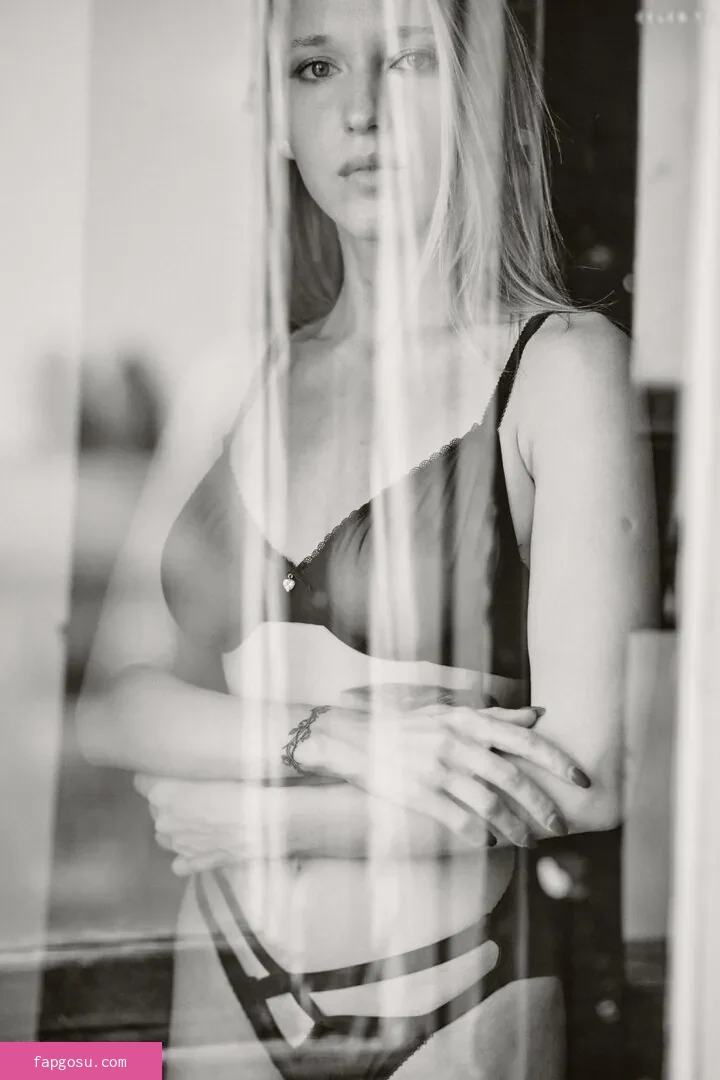 Natalie (Avo)