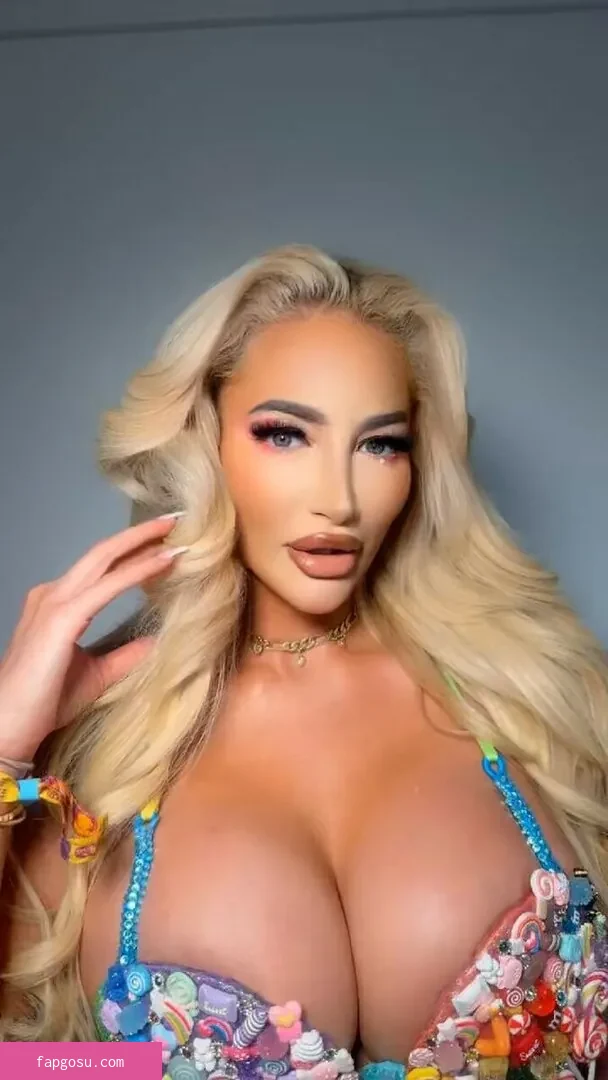 Nicolette Shea