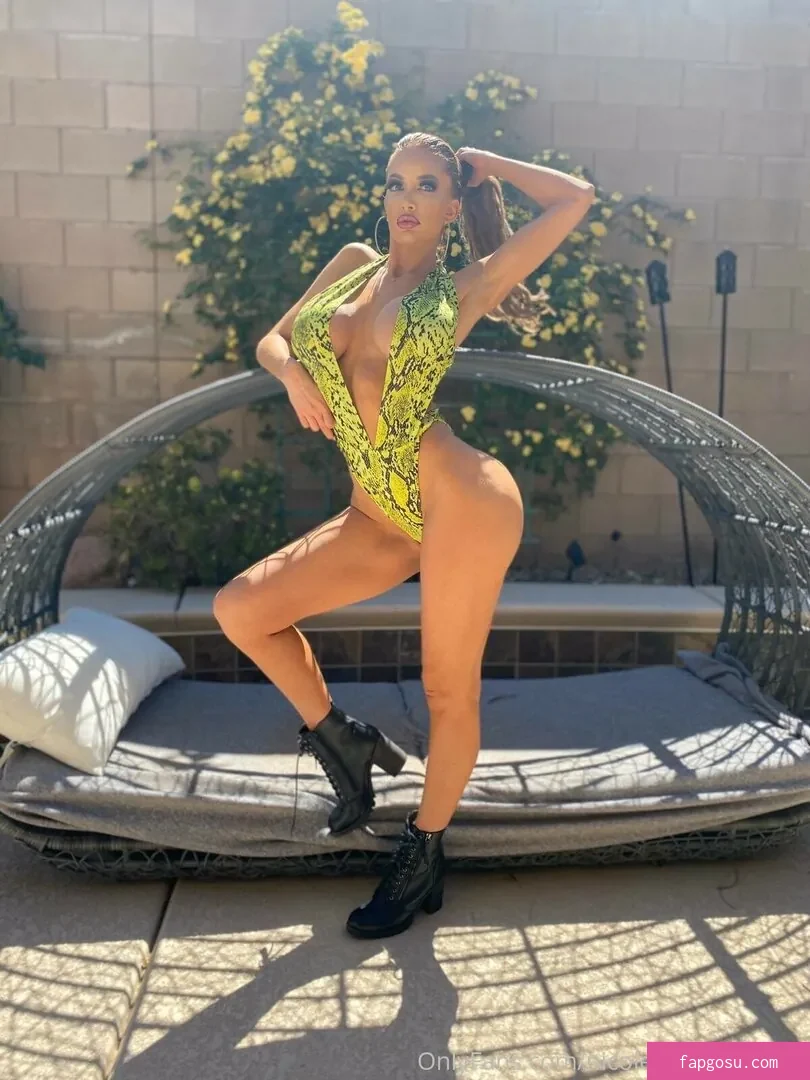 Nicolette Shea