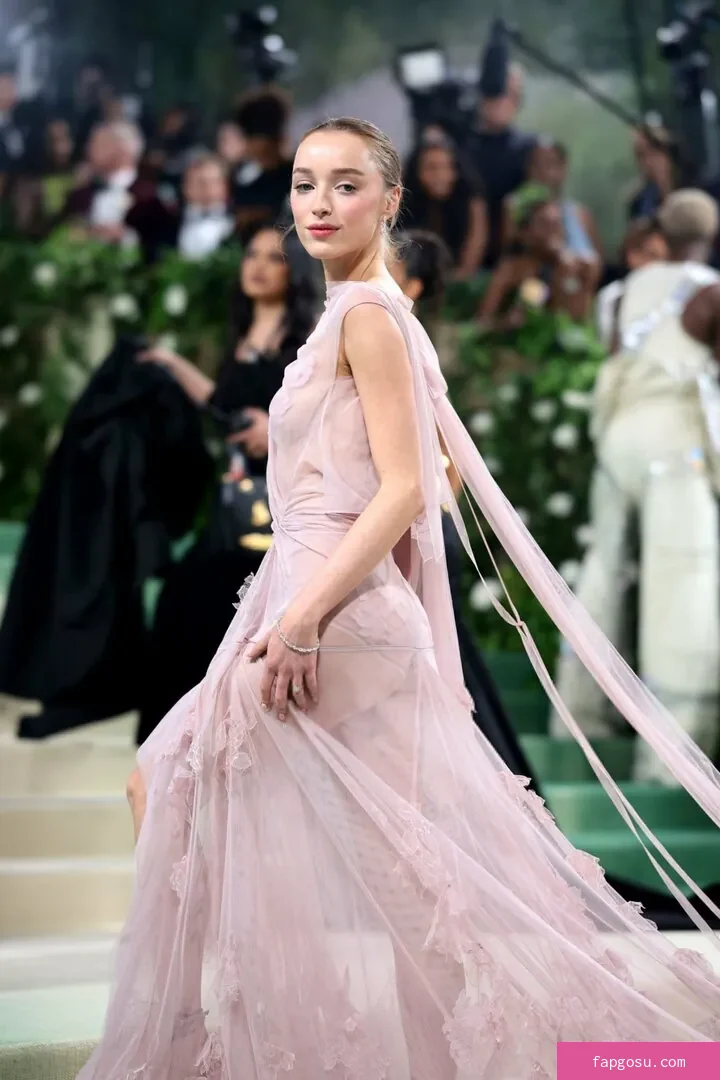 Phoebe Dynevor