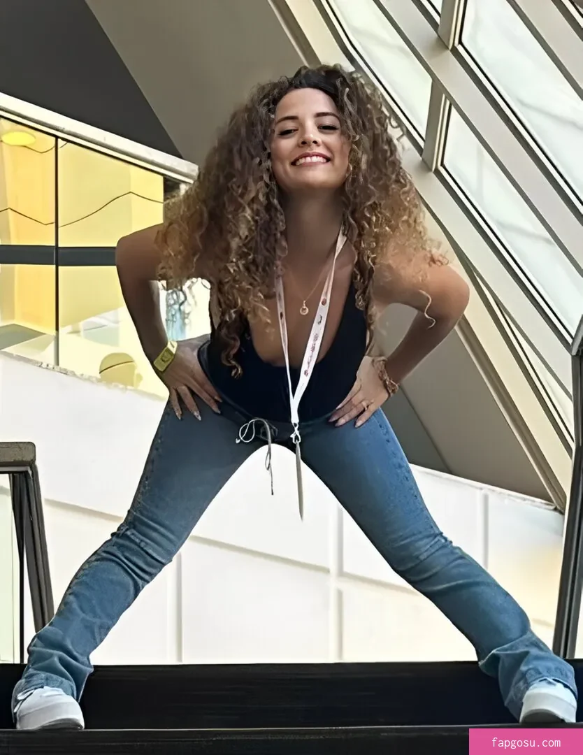 Sofie Dossi