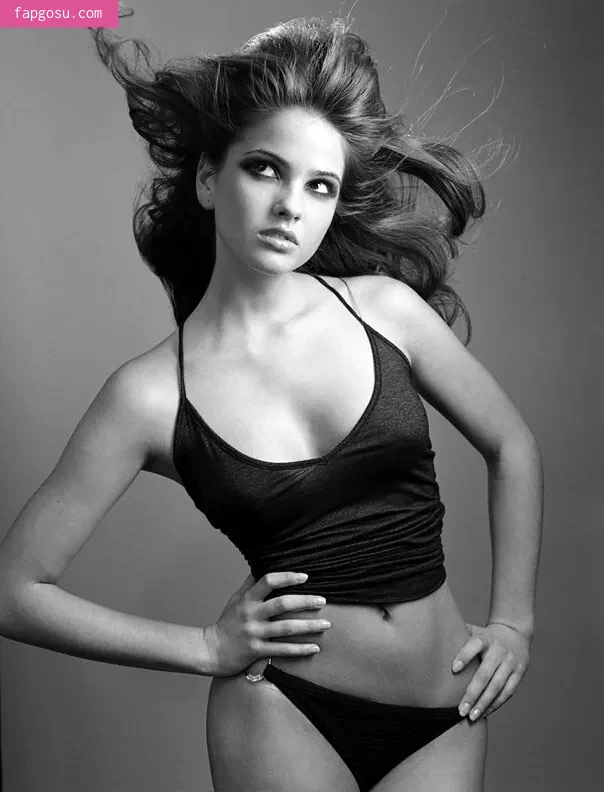 Shelley Hennig