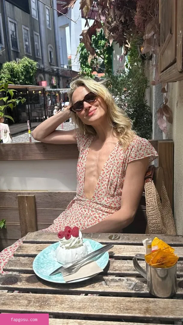 Shantel VanSanten