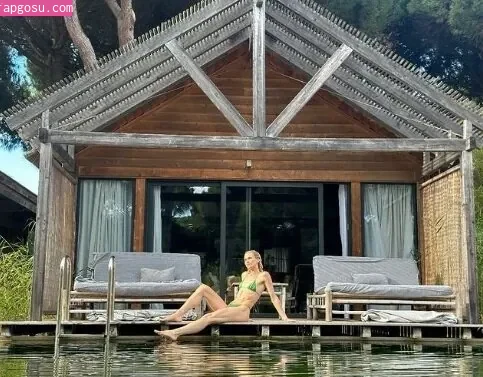 Shantel VanSanten