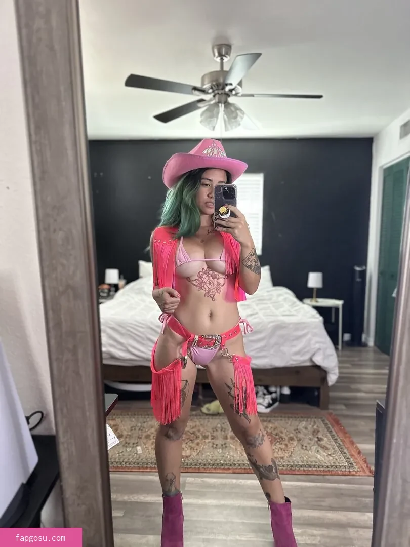 wecallhervanessa