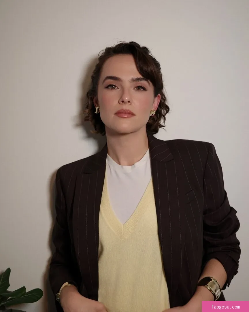 Zoey Deutch