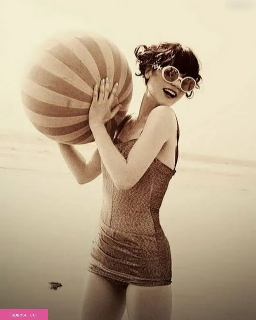 Zooey Deschanel